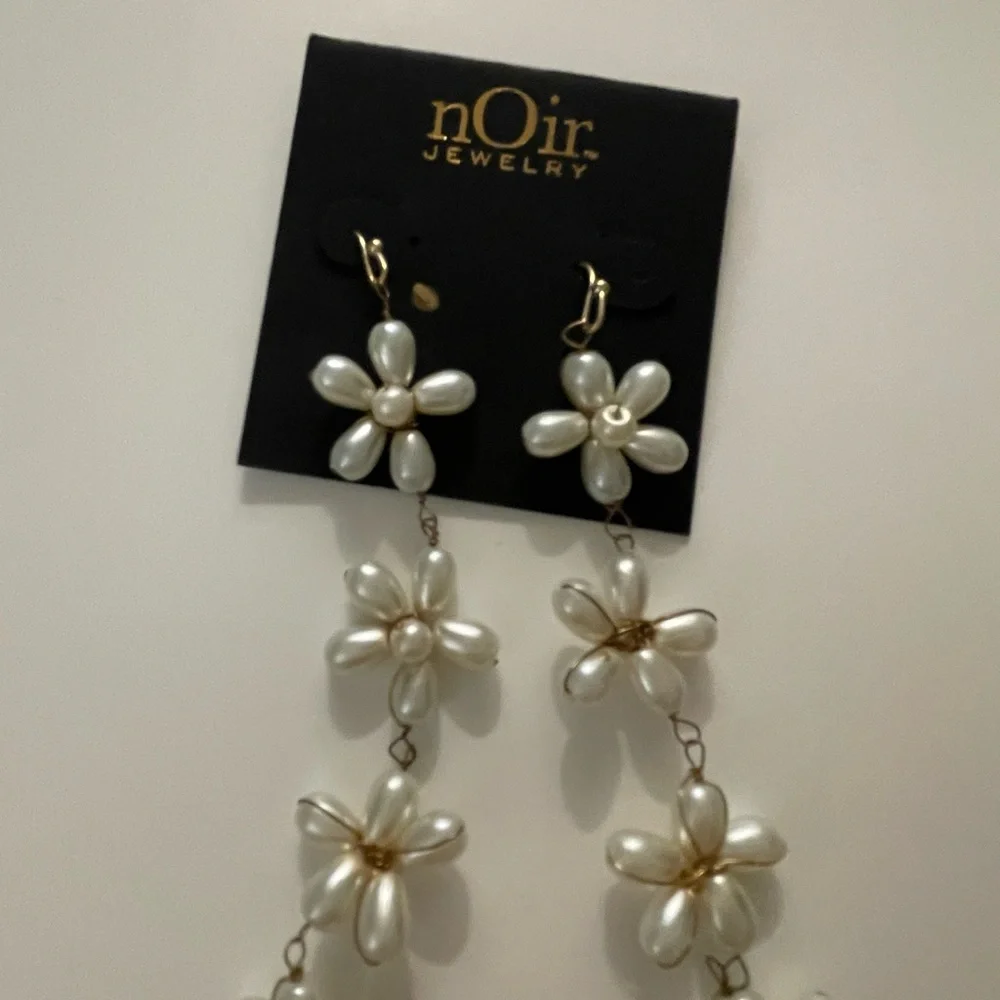 Noir Pearl Flower Drop Earrings